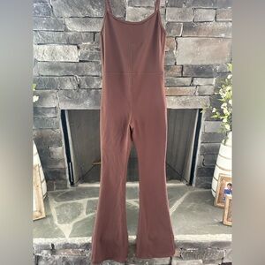 Elegant Brown Ribbed Jumpsuit with Flared Legs